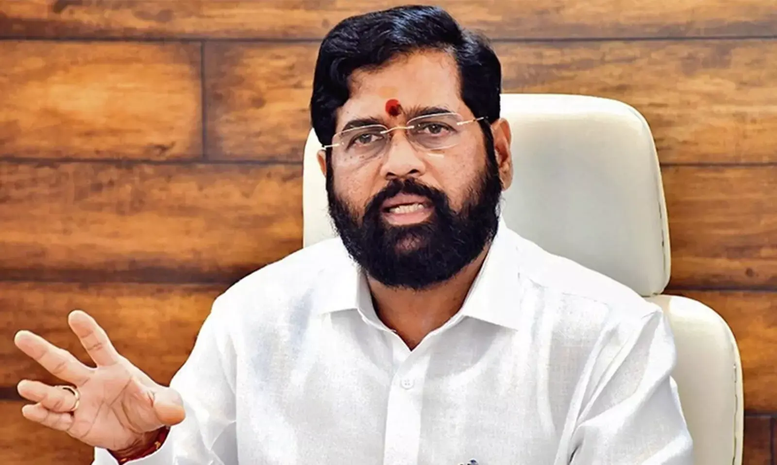 മുഖ്യമന്ത്രി ഏക്നാഥ് ഷിൻഡെ മഹാരാഷ്ട്രയിലെ അനധികൃത പബ്ബുകള് തകര്ക്കാൻ നിര്ദേശം നല്കി