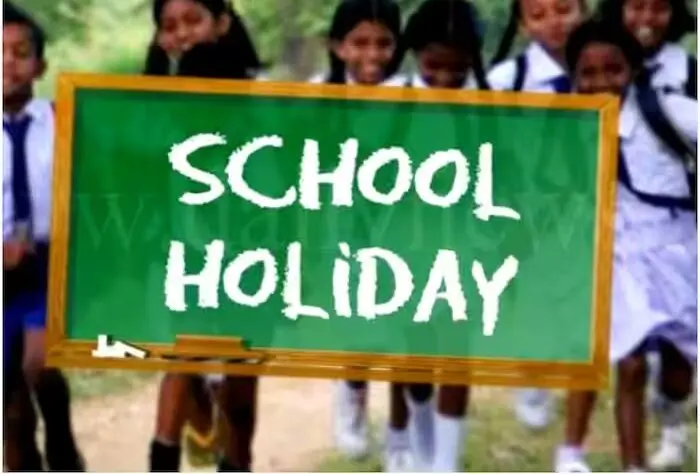 അതിശക്ത മഴ: നാല് ജില്ലകളിലെ വിദ്യാഭ്യാസ സ്ഥാപനങ്ങള്ക്ക് നാളെ അവധി, പ്രൊഫഷണല് കോളേജുകളും ഉള്പ്പെടും