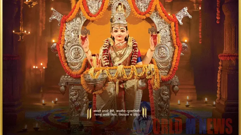 ഇന്ന് വിദ്യാരംഭം; അക്ഷര വെളിച്ചത്തിലേക്ക് കുരുന്നുകള്, നഗരം മഹാനവമിയുടെ നിറവിൽ