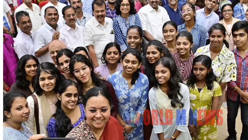 കാസർകോട് മെഡിക്കൽ കോളജിൽ ആദ്യ എം.ബി.ബി.എസ് കോഴ്സ് ആരോഗ്യമന്ത്രി ഉദ്ഘാടനം ചെയ്തു: മെഡിക്കൽ കോളേജിനെക്കൊണ്ടു ഉപകാരമില്ലെന്ന് എംഎൽഎ