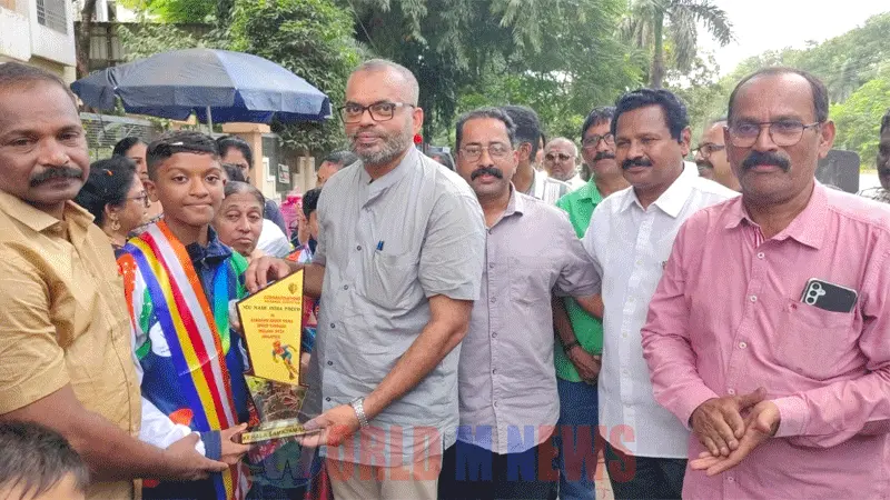 സ്കേറ്റിംഗ് ചാമ്പ്യൻ ഷിപ്പ് : മലയാളി വിദ്യാർത്ഥി പ്രണിൽ ഷൈജു ത്രിവർണ്ണ പതാക ഉയർത്തി