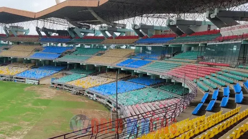 ജവഹർലാൽ നെഹ്റു സ്റ്റേഡിയത്തിൻ്റെ നവീകരണ പ്രവർത്തനങ്ങൾ അനധികൃതമാണെന്ന് കാട്ടി പൊതുതാത്പര്യ ഹർജി