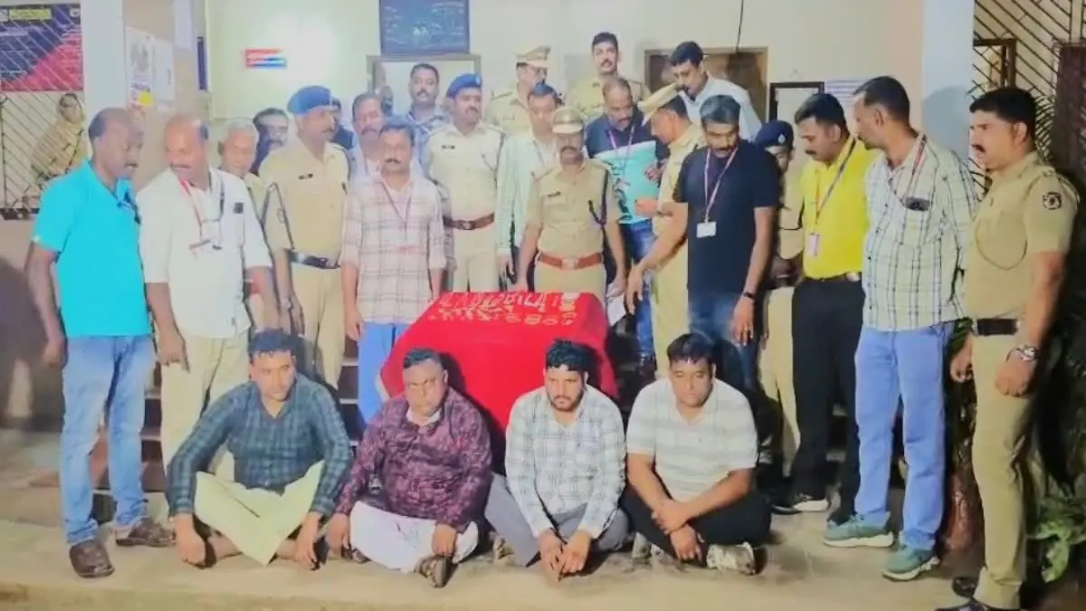 ട്രെയിനില്‍ നിന്ന് കവർന്ന അരക്കോടി രൂപയുടെ ആഭരണങ്ങളുമായി  'സാസി' സംഘം പിടിയില്‍
