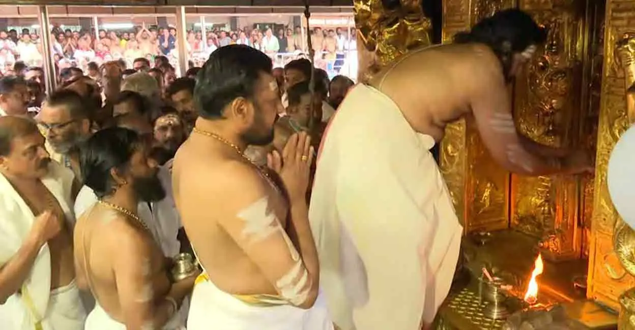 മണ്ഡല – മകരവിളക്ക് തീർഥാടനത്തിനായി ശബരിമല ക്ഷേത്ര നട തുറന്നു