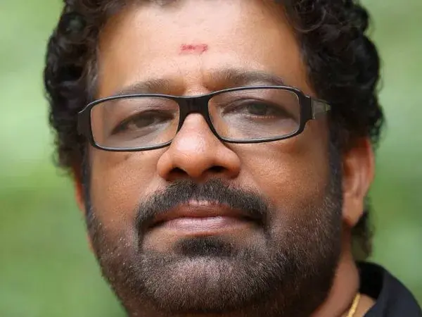വോട്ടർ പട്ടികയിൽ മേയർ സ്ഥാനാർഥി വി എം വിനുവിൻ്റെ പേരില്ല :കോഴിക്കോട് കോൺഗ്രസിന് കനത്ത തിരിച്ചടി