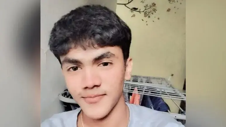 ലോക്കൽ ട്രെയിനിൽ ഭാഷാതർക്കം : ആൾക്കൂട്ട മർദ്ദനത്തിന് ഇരയായ വിദ്യാർത്ഥി ആത്മഹത്യ ചെയ്തു