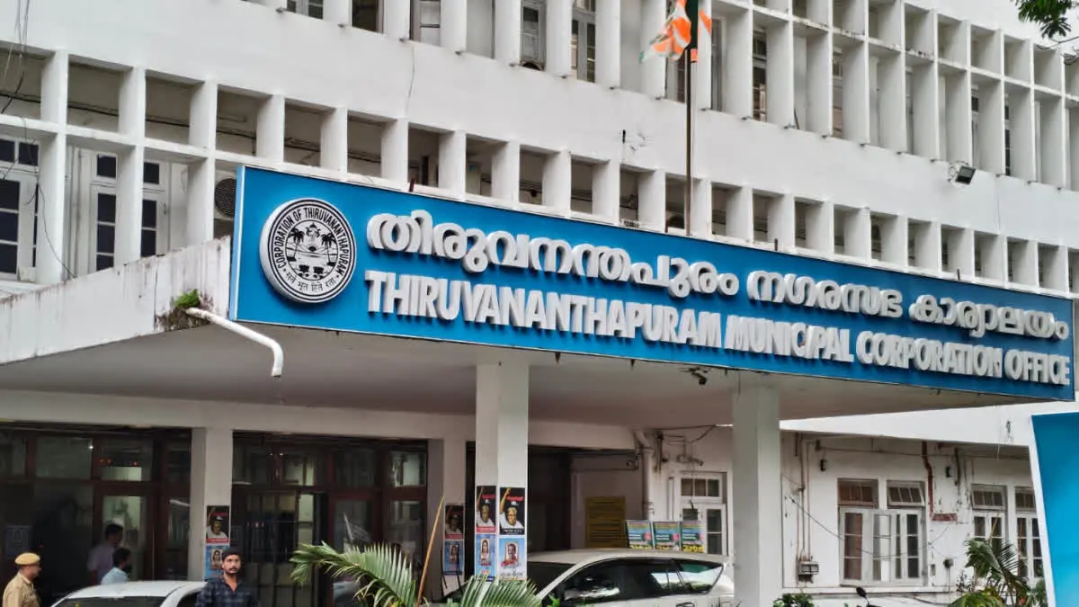 നാമനിർദേശ പത്രിക സമർപ്പിക്കാൻ തിക്കും തിരക്കും:രാഹുകാലം നോക്കിയെത്തിയവർ നിരവധി