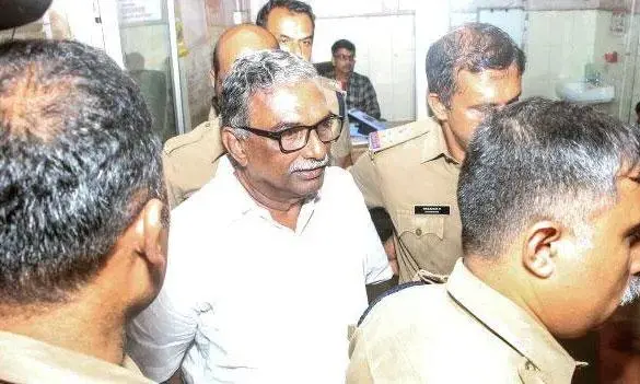 ശബരിമല സ്വര്ണ്ണക്കൊള്ള : മുൻ ദേവസ്വം ബോർഡ് പ്രസിഡന്റ് പത്മകുമാറിനെ SIT കസ്റ്റഡിയില് വിട്ടു