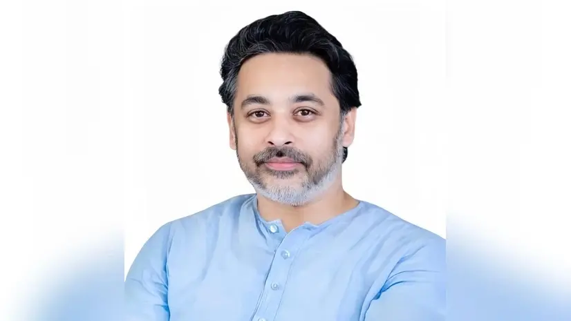 ബിജെപി പ്രവർത്തകന്റെ വീട്ടിൽ അതിക്രമിച്ചു കയറിയതിന് ശിവസേന നേതാവ് നിലേഷ് റാണെക്കെതിരെ കേസെടുത്തു.