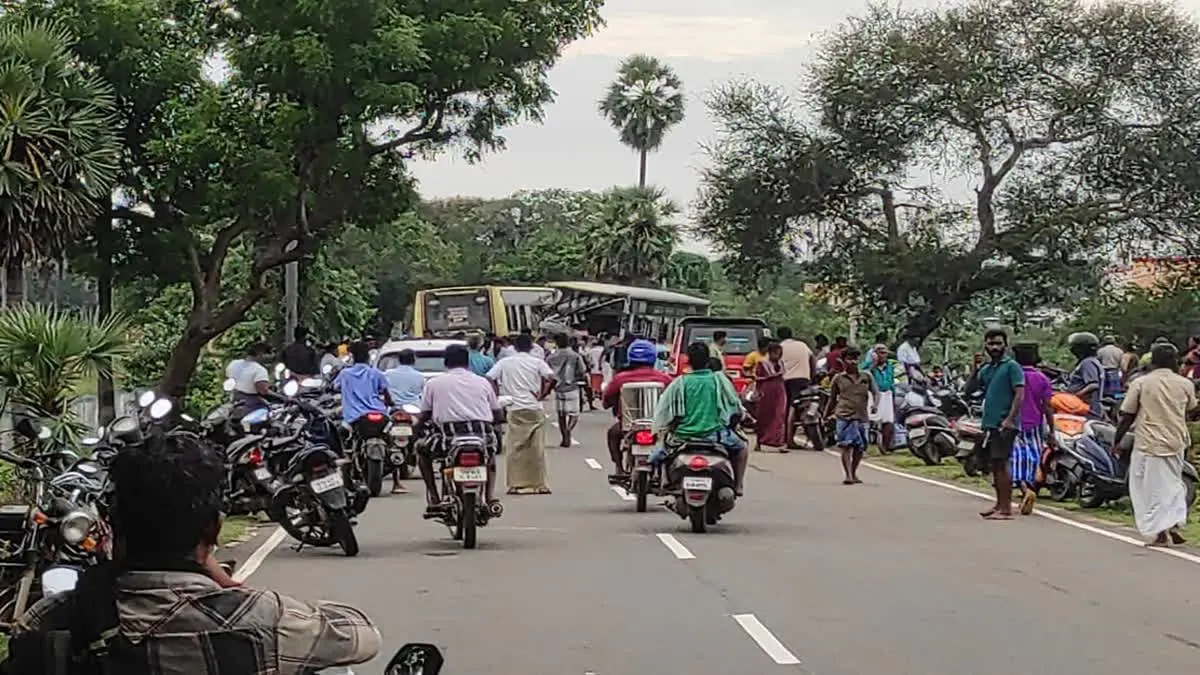 തമിഴ്നാട് സർക്കാർ ബസുകൾ കൂട്ടിയിടിച്ച് 11 മരണം :നാൽപ്പതോളം പേർക്ക് പരിക്ക്