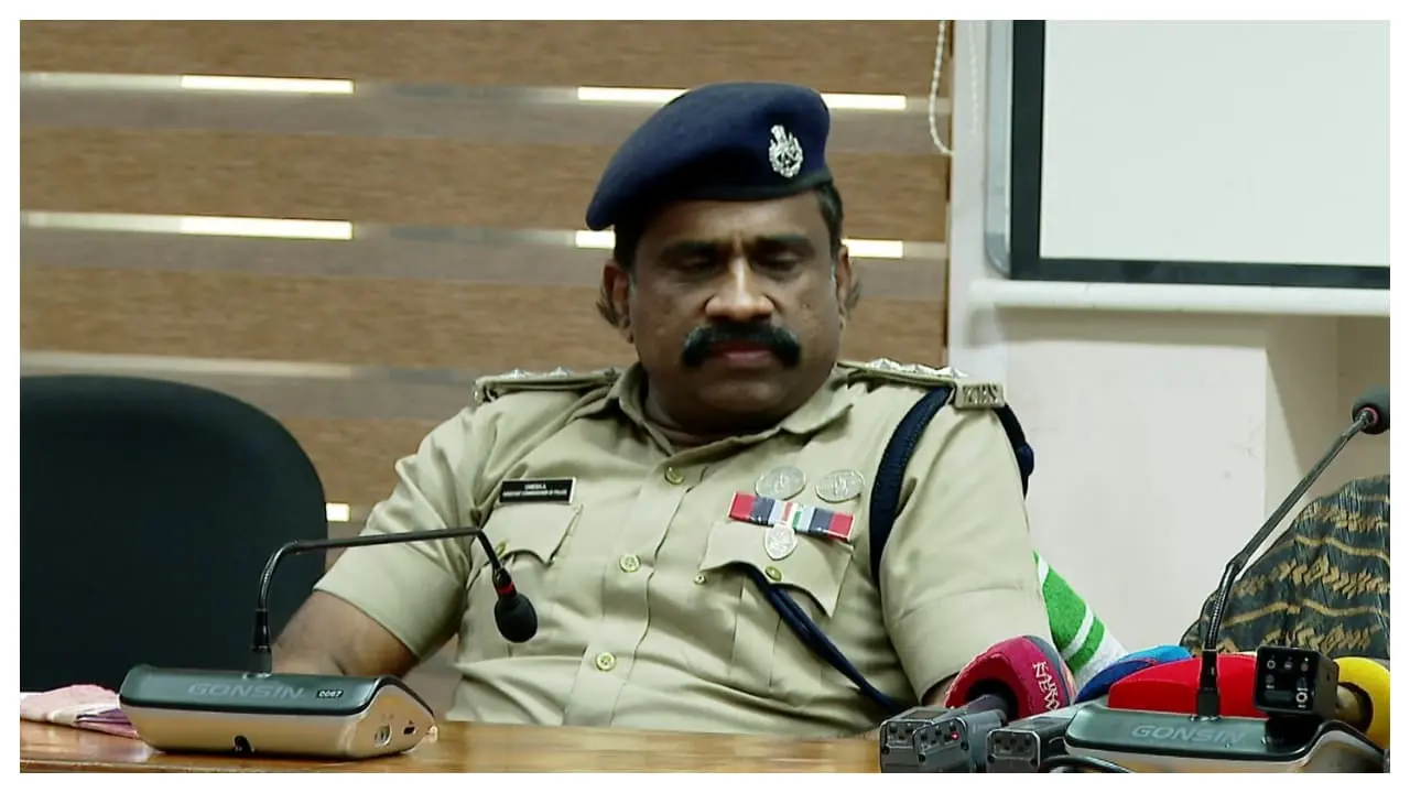 കസ്റ്റഡിയിലെടുത്ത യുവതിയെ ലൈംഗികമായി പീഡിപ്പിച്ചു; ഡിവൈഎസ്പി ഉമേഷിന് സസ്പെന്ഷന്