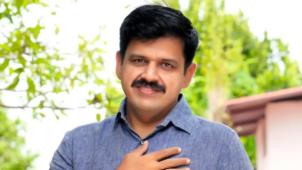 പീഡന പരാതി ഉന്നയിച്ച യുവതിയെ അപമാനിച്ചെന്ന കേസില് കോണ്ഗ്രസ് വക്താവ് സന്ദീപ് വാര്യരും പ്രതി.