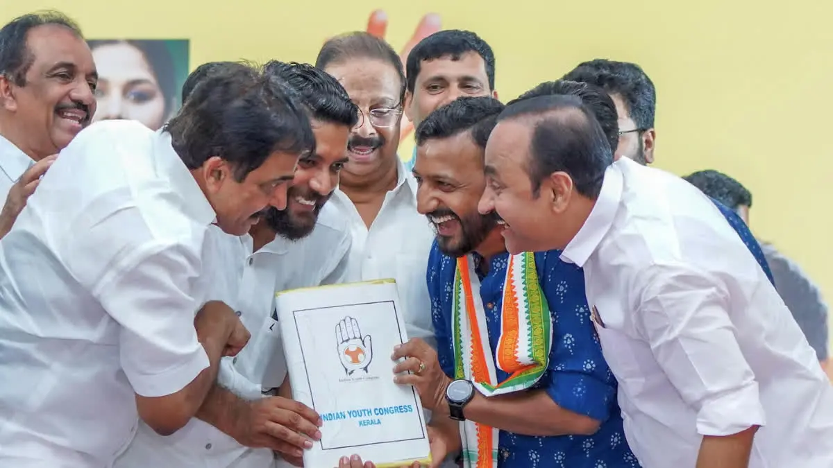 രാഹുൽ മാങ്കൂട്ടത്തിൽ എംഎൽഎ സ്ഥാനം രാജിവയ്ക്കണമെന്ന് കെപിസിസിയും സിപിഎമ്മും
