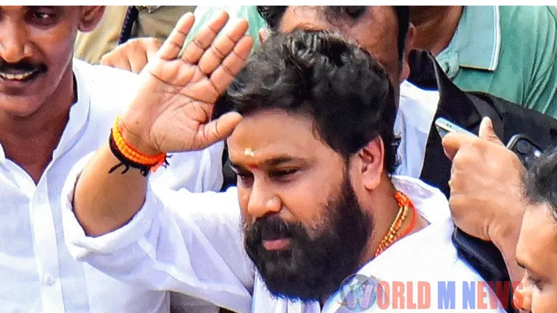 കോടതിയിൽ സമർപ്പിച്ച പാസ്പോർട്ട് തിരികെ ആവശ്യപ്പെട്ട് നടൻ ദിലീപ്