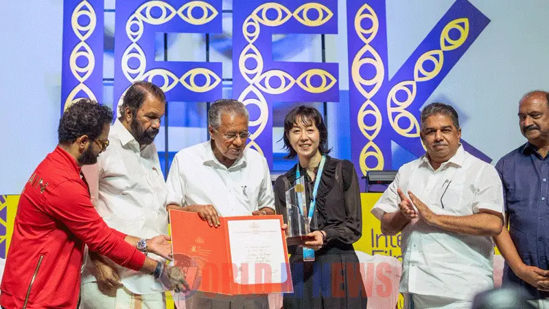 30-ാമത് കേരള രാജ്യാന്തര ചലച്ചിത്ര മേളയ്ക്ക് സമാപനം : 'രജതചകോരം' ബിഫോര് ദി ബോഡിയുടെ സംവിധായകര്ക്ക് ; 'സുവര്ണ ചകോരം',ടു സീസണ്സ് ടു സ്ട്രെയിഞ്ചേഴ്സിന് .