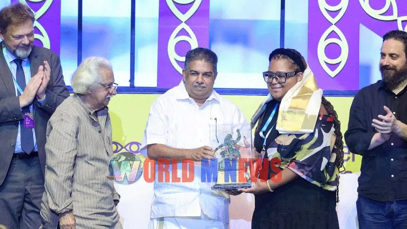 30-ാമത് കേരള രാജ്യാന്തര ചലച്ചിത്ര മേളയ്ക്ക് സമാപനം : 'രജതചകോരം' ബിഫോര് ദി ബോഡിയുടെ സംവിധായകര്ക്ക് ; 'സുവര്ണ ചകോരം',ടു സീസണ്സ് ടു സ്ട്രെയിഞ്ചേഴ്സിന് .