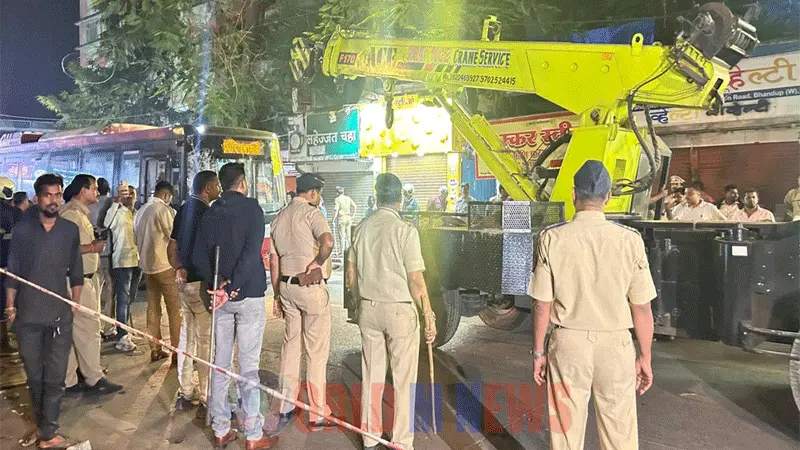 കാൽനടയാത്രക്കാരുടെ ഇടയിലേക്ക് ബെസ്റ്റ് ബസ് ഇടിച്ചുകയറി; നാല് പേർ മരിച്ചു, എട്ട് പേർക്ക് പരിക്കേറ്റു.