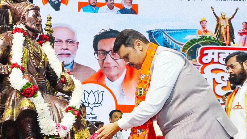 "മുംബൈയെ സുരക്ഷിതമാക്കാൻ ബംഗ്ലാദേശി നുഴഞ്ഞുകയറ്റക്കാരെ കണ്ടെത്തി നാടുകടത്തും ": മുഖ്യമന്ത്രി ഫഡ്‌നാവിസ് 