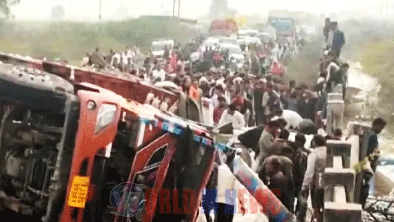 ഭക്തരുടെ മുകളിലേക്ക് ട്രക്ക് മറിഞ്ഞു; രണ്ട് പേര് മരിച്ചു, പത്ത് പേര്ക്ക് പരിക്ക്