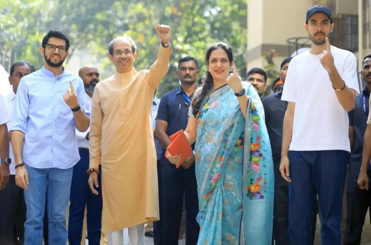 മഹാരാഷ്ട്ര നഗരസഭാ തെരഞ്ഞെടുപ്പ് പുരോഗമിക്കുന്നു : വോട്ടിംഗ് മഷി ദുരുപയോഗം ചെയ്യുന്നതായി താക്കറെ സഹോദരന്മാർ  