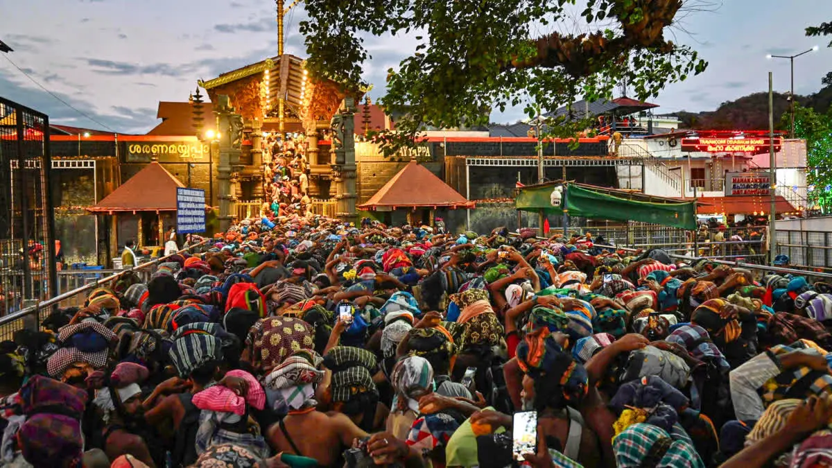 ശബരിമല സ്വർണക്കൊള്ള; പഴയ കൊടിമരം മാറ്റിയതിലും ദുരൂഹത!?