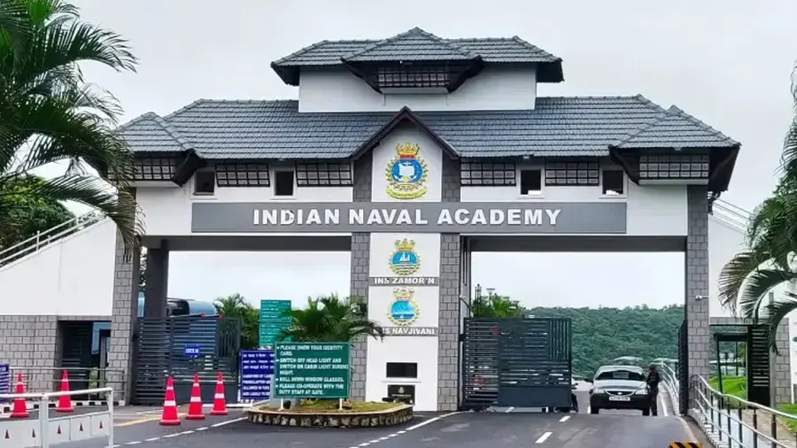 നേവിയിൽ ഓഫീസറാകാൻ സുവർണ്ണാവസരം :ഏഴിമല നാവിക അക്കാഡമിയിൽ പ്ലസ് ടുക്കാർക്ക് സൗജന്യ ബി.ടെക് പഠനം