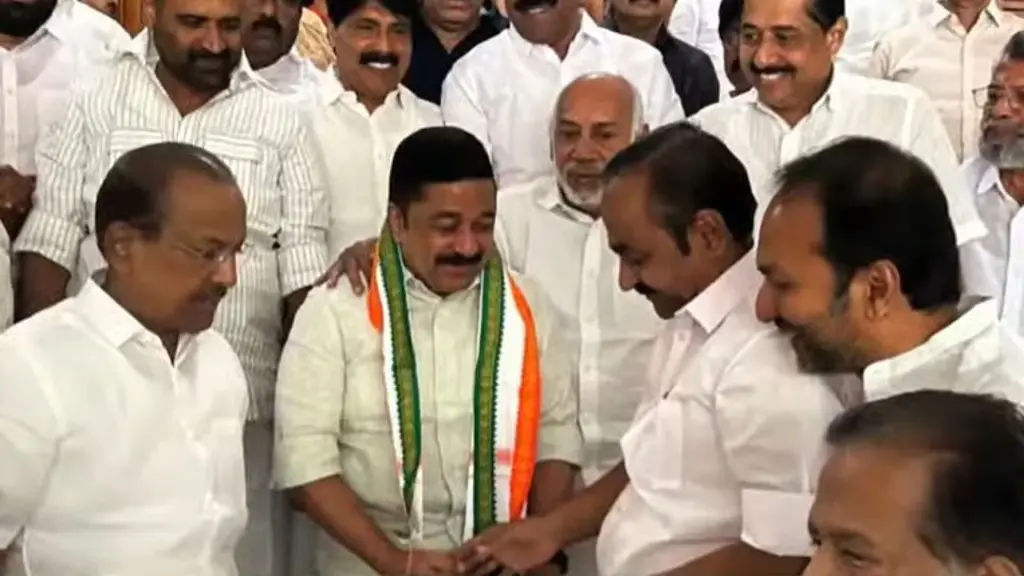 ശബരിമല സ്വര്ണക്കൊള്ള കേസില് മുഖ്യമന്ത്രിയുടെ സമ്മര്ദ്ദം ഉണ്ടാകരുതെന്ന് ആവശ്യപ്പെട്ട് UDF സമരം