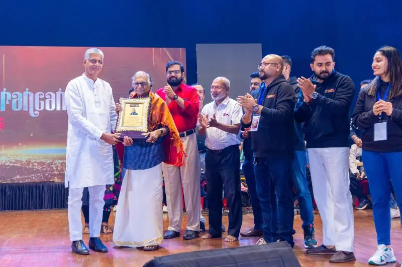 തരംഗ് ഇവന്റ്സ് & പ്രൊഡക്ഷൻസിൻ്റെ ഉദ്ഘാടനം നവിമുംബൈയിൽ നടന്നു : ആദ്യ പുരസ്ക്കാരം ഏറ്റുവാങ്ങി ഗാനരചയിതാവ് ശ്രീകുമാരൻതമ്പി