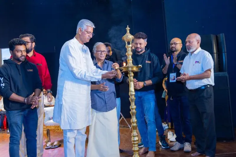 തരംഗ് ഇവന്റ്സ് & പ്രൊഡക്ഷൻസിൻ്റെ ഉദ്ഘാടനം നവിമുംബൈയിൽ നടന്നു : ആദ്യ പുരസ്ക്കാരം ഏറ്റുവാങ്ങി ഗാനരചയിതാവ് ശ്രീകുമാരൻതമ്പി