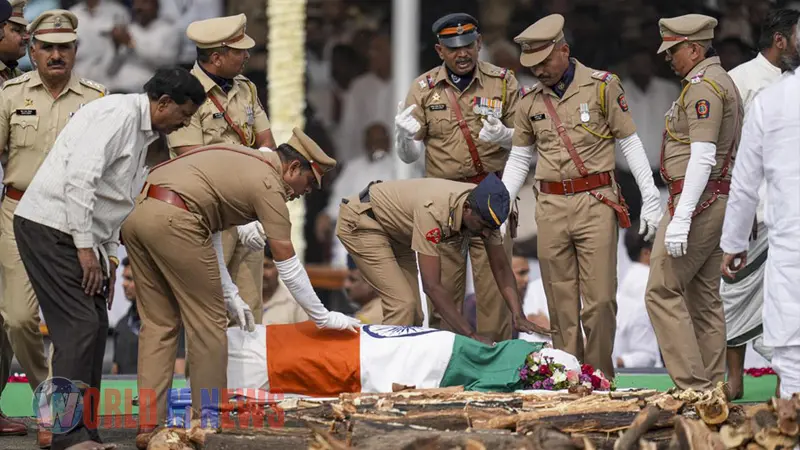 മഹാരാഷ്ട്ര ഉപമുഖ്യമന്ത്രി അജിത് പവാറിന് അന്ത്യാഞ്ജലി അർപ്പിച്ച് പതിനായിരങ്ങൾ