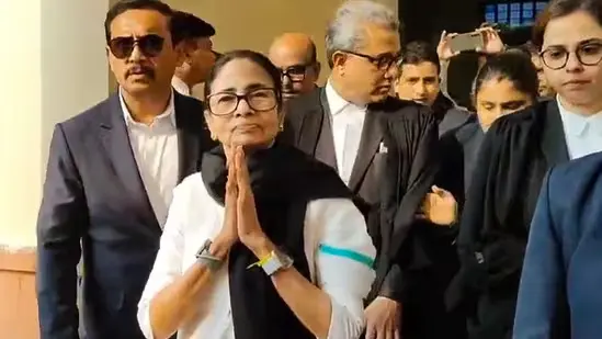 വോട്ടർ പട്ടിക പരിഷ്കരണം: സുപ്രീം കോടതിയിൽ നേരിട്ടെത്തി വാദിച്ച് മമതാ ബാനർജി