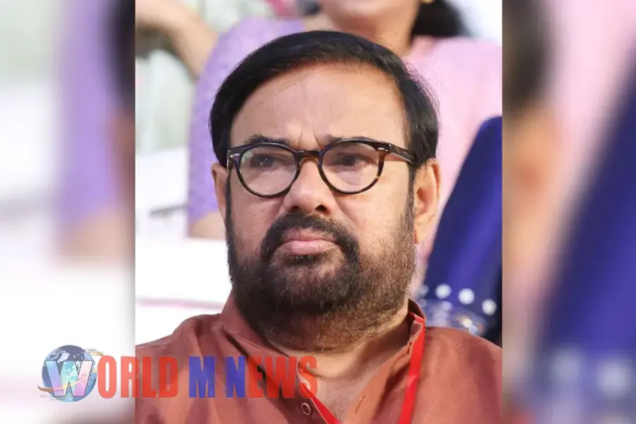 മണിയൻപിള്ള രാജു ഓടിച്ച കാറിടിച്ച് രണ്ട് ബൈക്ക് യാത്രികർക്ക് പരിക്ക്