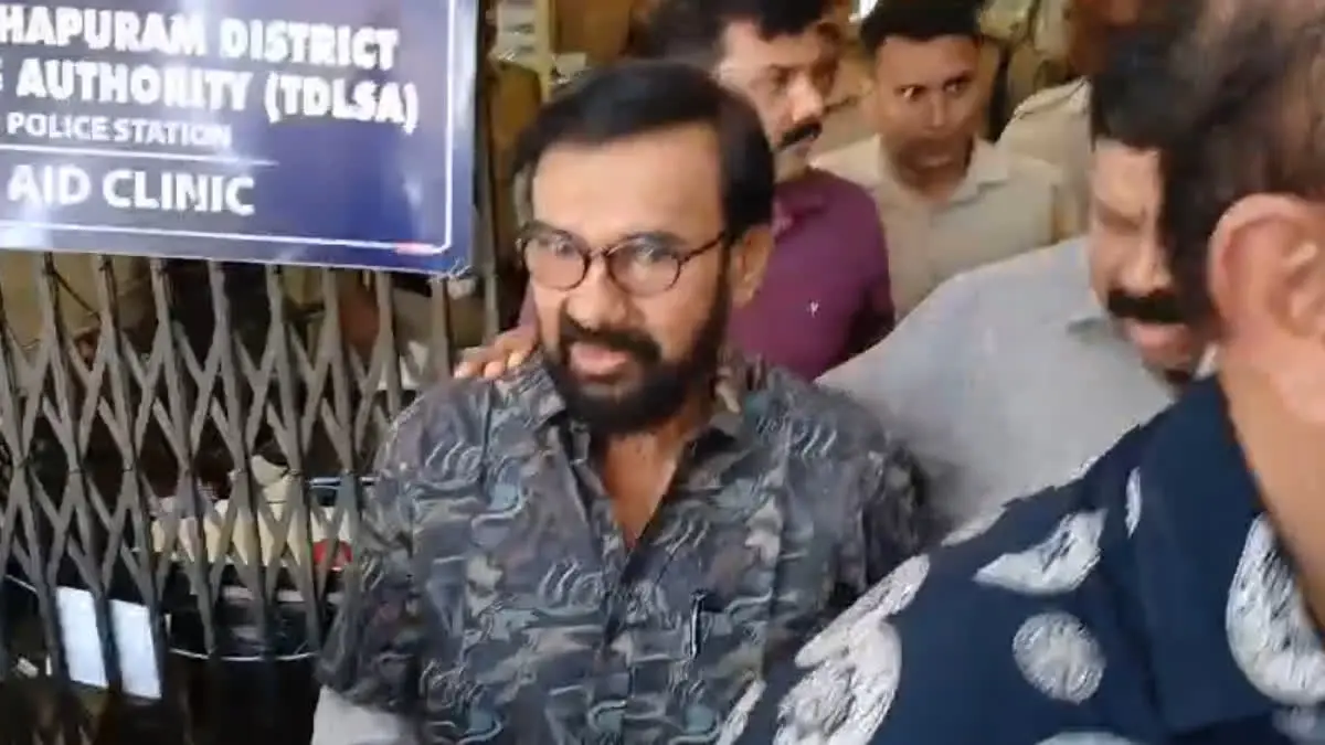 കാറിടിച്ച് രണ്ട് ബൈക്ക് യാത്രികർക്ക് ഗുരുതരമായി പരിക്കേറ്റ സംഭവത്തിൽ മണിയൻപിള്ള രാജു അറസ്റ്റിൽ