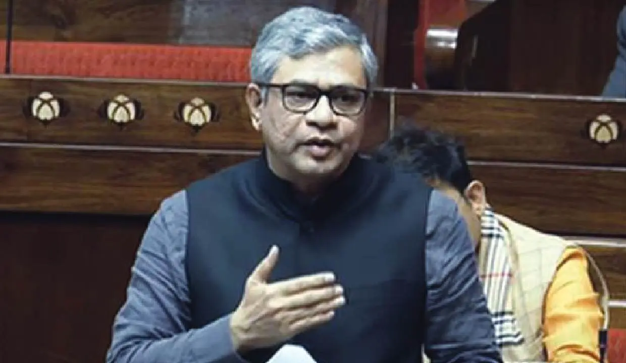 എറണാകുളം ലോക്കോ ഷെഡ് പൂട്ടില്ല, ആധുനികവൽക്കരിക്കും; മുഖ്യമന്ത്രിക്ക് ഉറപ്പുനൽകി റെയിൽവേ മന്ത്രി