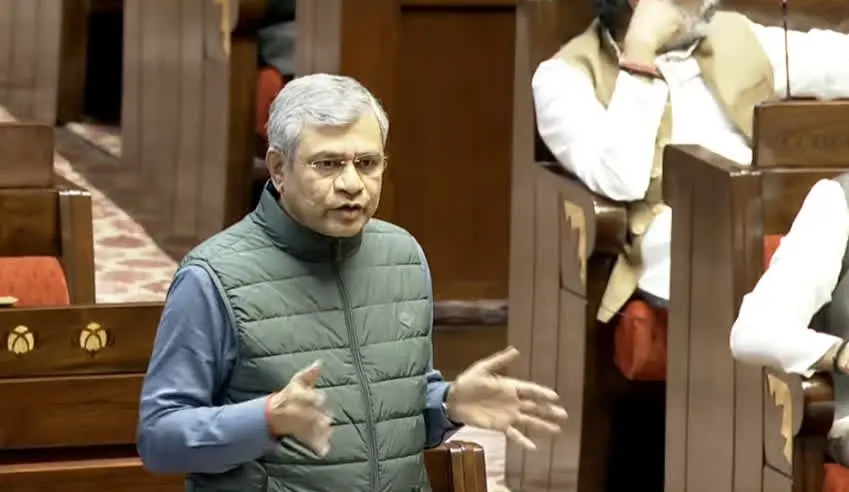 "അതിവേഗ റെയില്പ്പാതയ്ക്ക് വേണ്ടി സ്ഥലം ഏറ്റെടുത്ത് നല്കേണ്ടത് സംസ്ഥാന സര്ക്കാര്" : കേന്ദ്ര റെയില്വേ മന്ത്രി