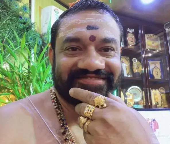 പതിനാറുകാരിയെ പീഡിപ്പിക്കാന് ശ്രമിച്ച കേസില് മുരാരി തന്ത്രി ഒളിവിൽ