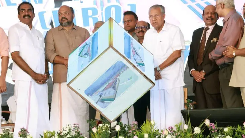 "സിയാൽ സമ്പൂർണ ഏവിയേഷൻ ഇക്കോ സിസ്റ്റമാക്കും" : മുഖ്യമന്ത്രി