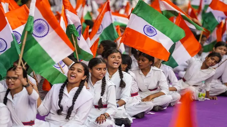"എല്ലാ സ്കൂളുകളിലും സർക്കാർ പരിപാടികളിലും ഇനി 'ജനഗണമന'യ്ക്ക് മുമ്പ് 'വന്ദേമാതരം' ആലപിക്കണം":കേന്ദ്രസർക്കാർ നിർദ്ദേശം