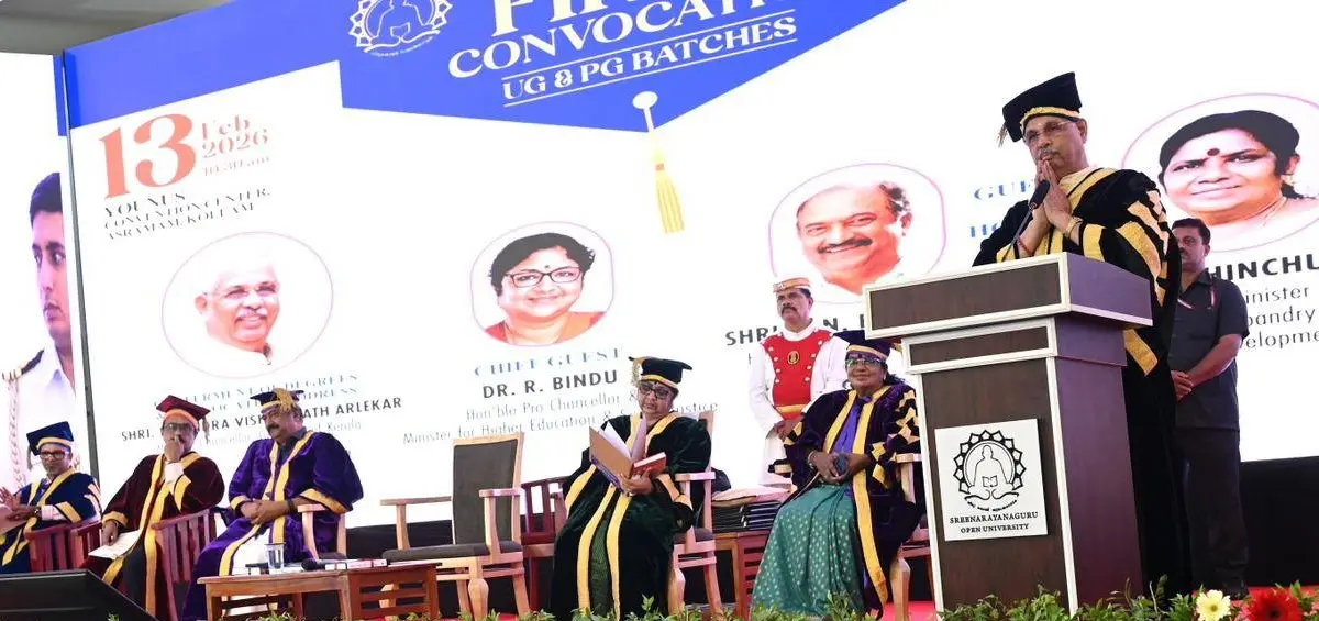 വന്ദേമാതരം പാടാതെ കൊല്ലത്ത് ഗവർണറുടെ ഔദ്യോഗിക പരിപാടി
