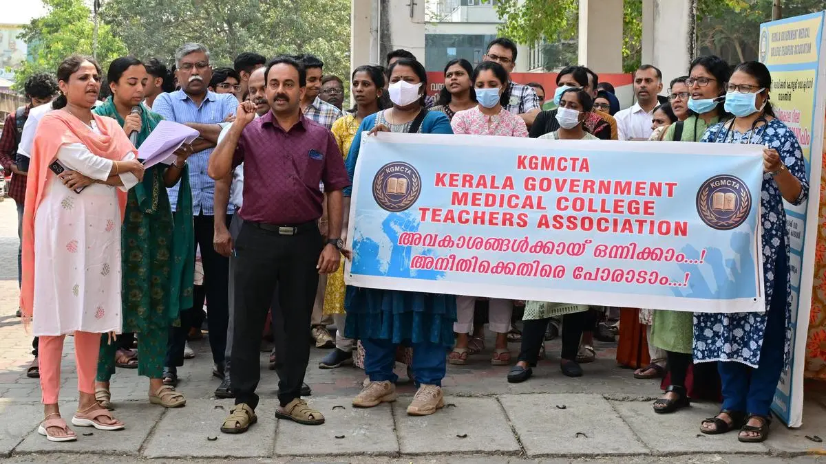 സർക്കാർ ഡോക്ടർമാരുടെ സമരം അഞ്ചാം ദിനത്തിൽ; വലഞ്ഞ് രോഗികൾ