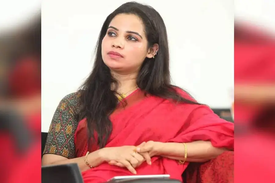 അപകീർത്തി കേസ് : എം.എ ഷഹനാസിന് ജാമ്യമില്ലാ വാറണ്ട്