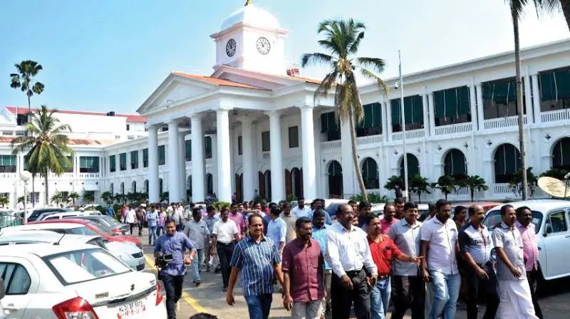 12ാം ശമ്പള പരിഷ്കരണ കമ്മിഷനെ നിയമിച്ച് സർക്കാർ : മുൻ ചീഫ് സെക്രട്ടറി ഡോ വി പി ജോയി ചെയർമാൻ