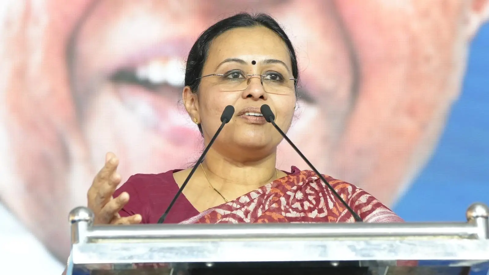 "സ്വകാര്യ കുത്തകകള്ക്ക് മുന്നില് ആരോഗ്യമേഖലയെ അടിയറവ് വെക്കാന് സര്ക്കാര് തയ്യാറല്ല" : മന്ത്രി വീണാ ജോര്ജ്