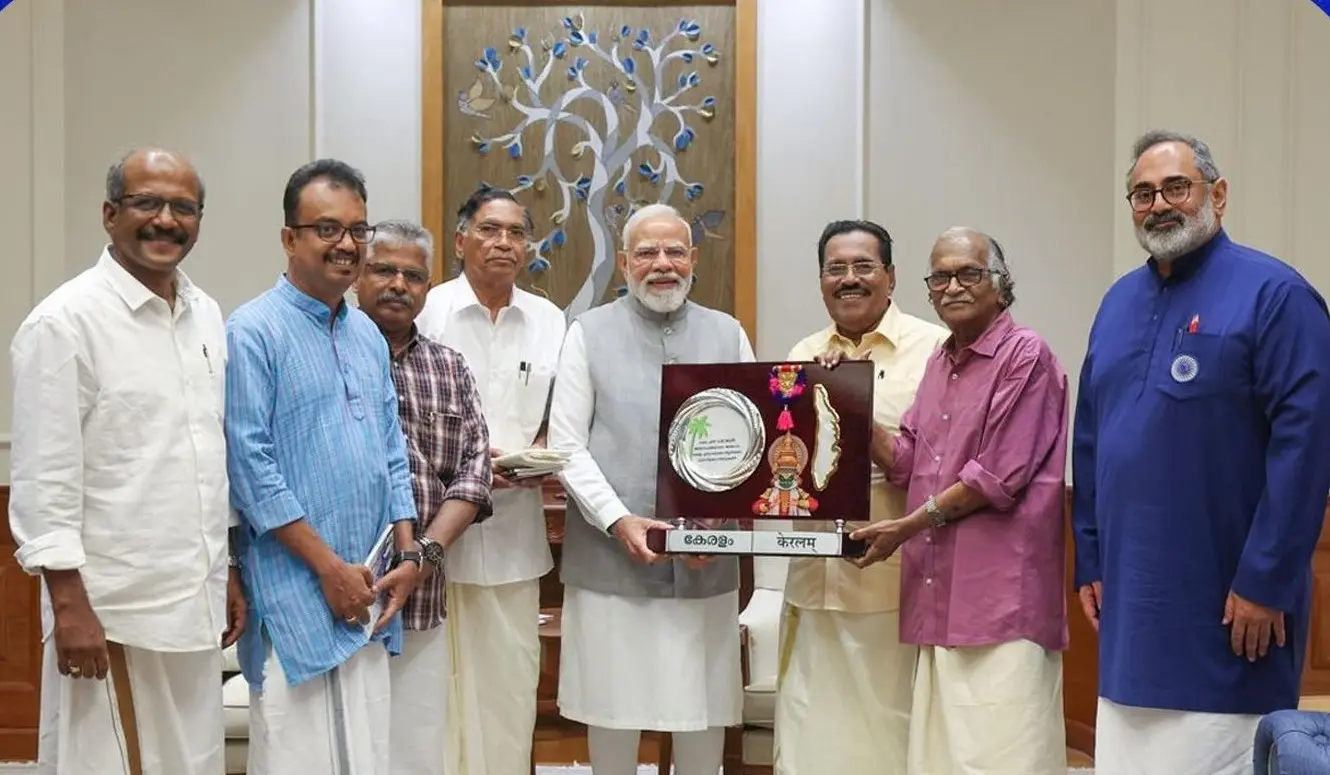 കേരളയെ കേരളം ആക്കിയ നടപടിയിൽ നരേന്ദ്രമോദിക്ക് നന്ദി അറിയിയച്ച് പ്രമുഖ മലയാളി സാഹിത്യകാരന്മാർ
