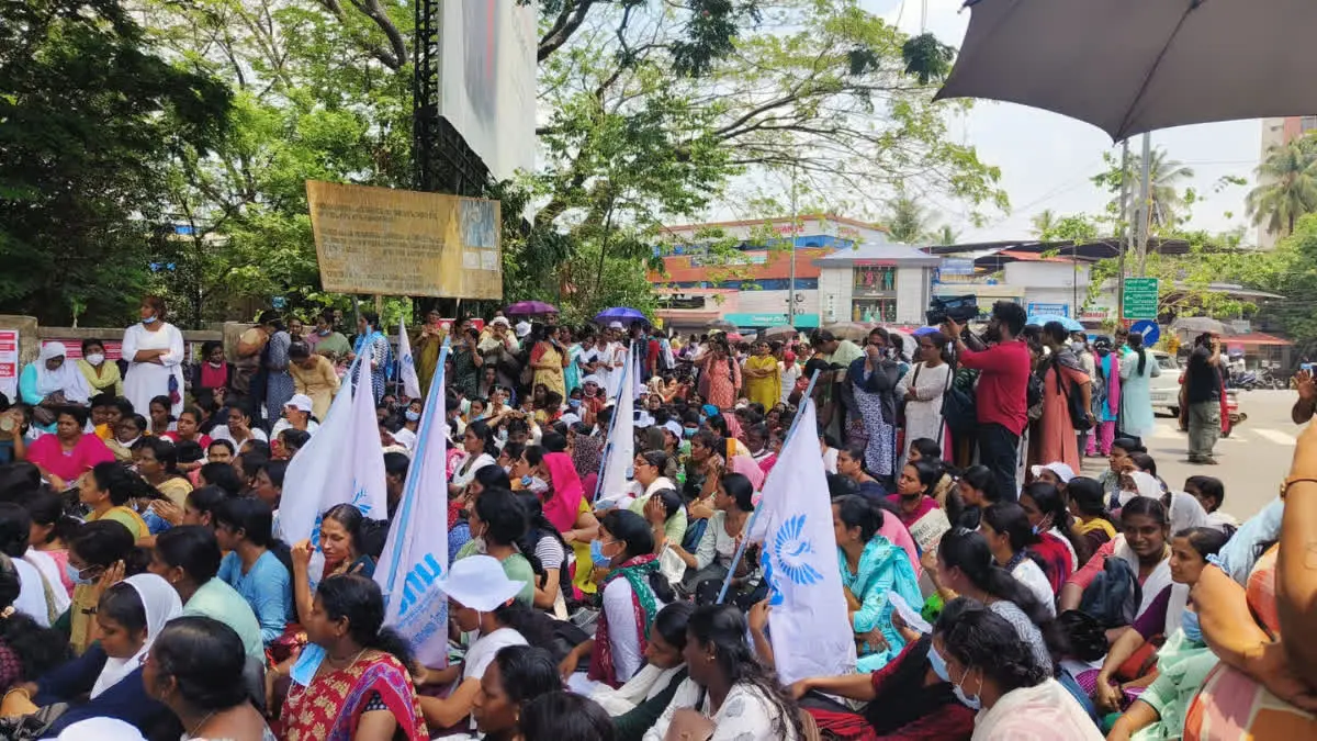 സ്വകാര്യ ആശുപത്രികളിൽ നഴ്‌സുമാരുടെ പണിമുടക്ക് തുടങ്ങി
