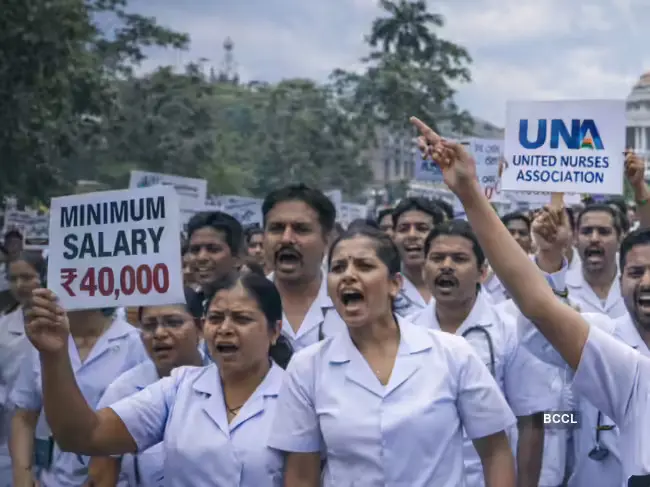 നഴ്സുമാരുടെ ശമ്പളം പരിഷ്കരിച്ചു; അടിസ്ഥാന വേതനം 28,000 രൂപ