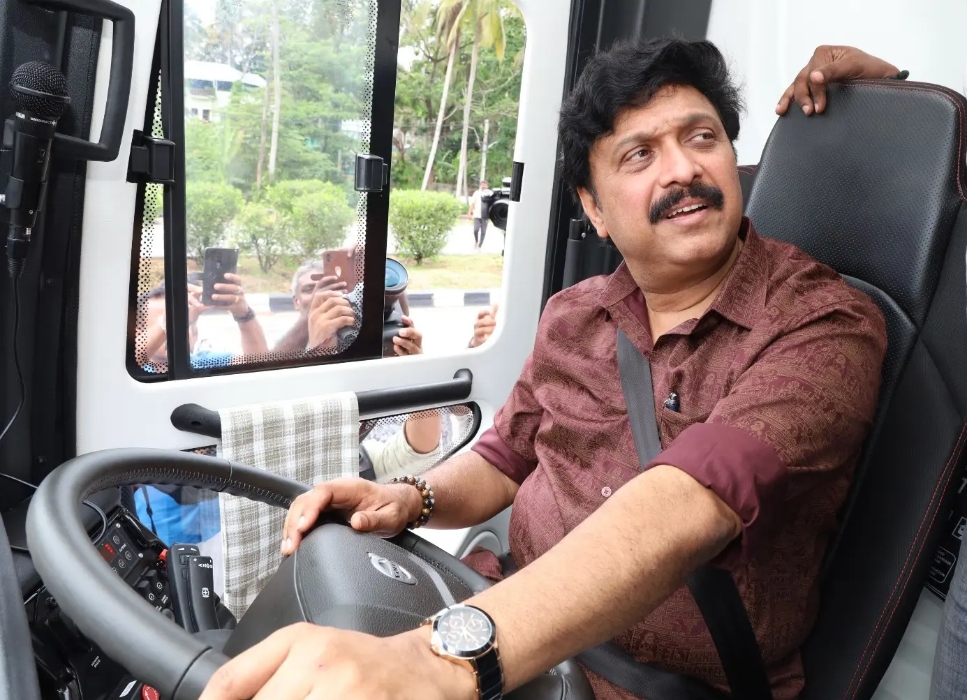 പാൻട്രി, ടോയ്ലറ്റ് സൗകര്യങ്ങൾ ഉള്ള KSRTCയുടെ പുതിയ ബിസിനസ് ക്ളാസ് ബസ് വരുന്നു