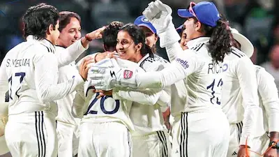 Pink-ball Test: ഓസീസിനെ വിറപ്പിച്ച് ഇന്ത്യൻ കരുത്ത്