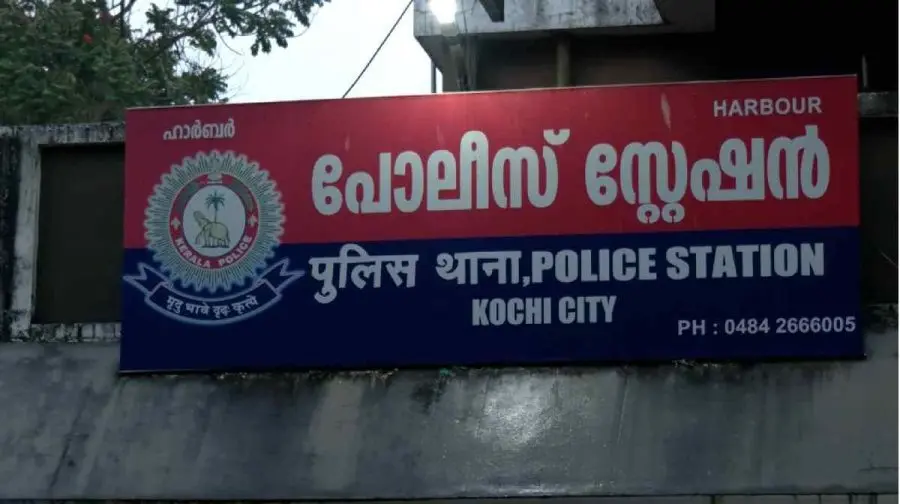 റിപ്പബ്ലിക് ടിവി റിപ്പോർട്ടർമാരെ കൊച്ചി ഹാർബർ പോലീസ് അറസ്റ്റ് ചെയ്തു