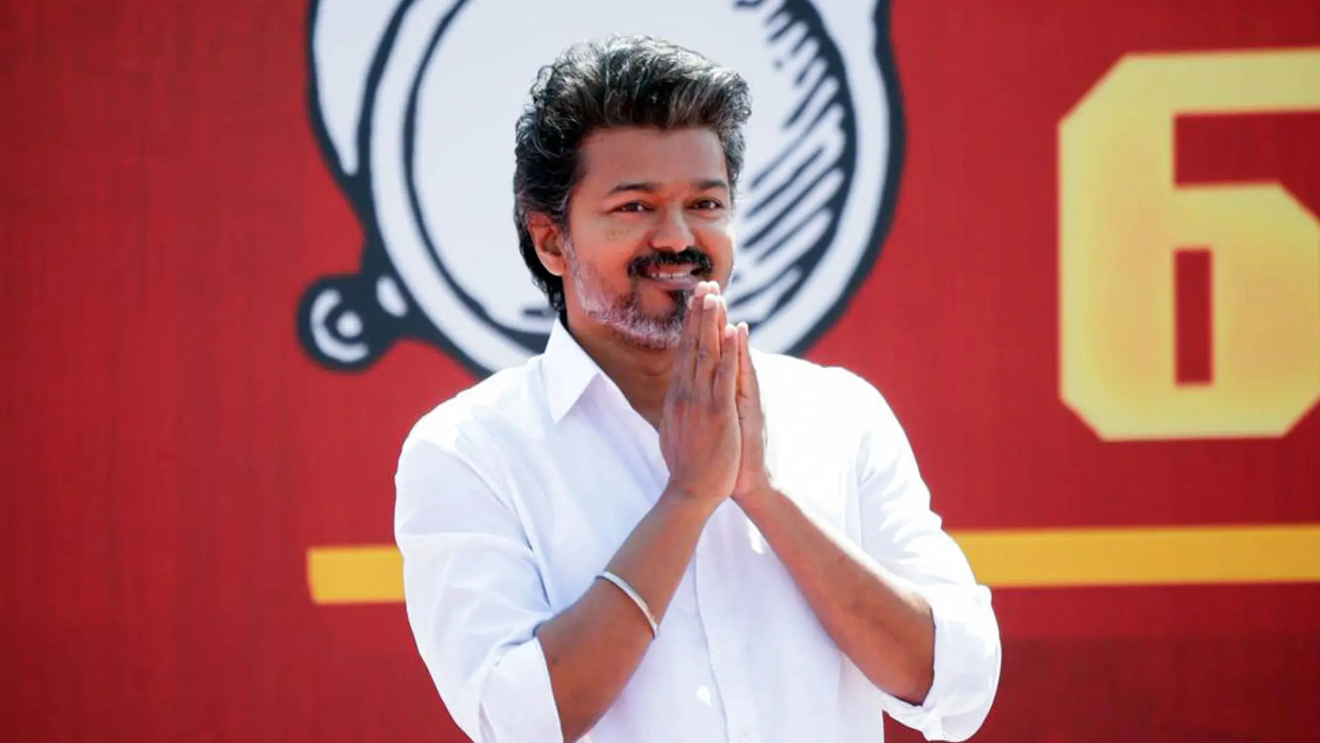 "അധികാരത്തിൽ വന്നാൽ  യുവതികള്‍ക്ക് ഒരു പവന്‍ സ്വർണം,സ്ത്രീകള്‍ക്ക് മാസം 2500രൂപ":  വിജയ് 
